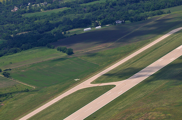 N57559 Airborn Off Rwy 32....