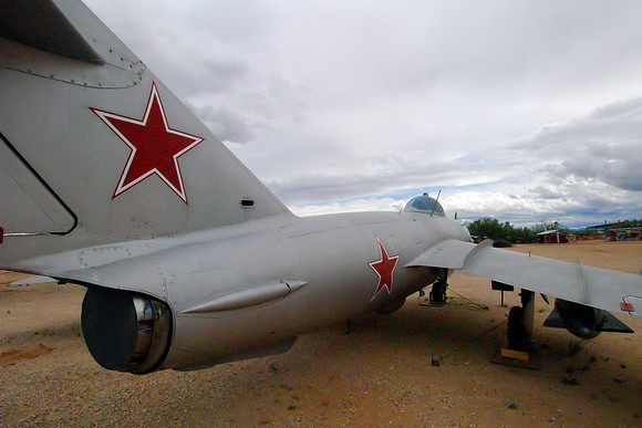 MIKOYAN-GUREVICH MiG-17PF